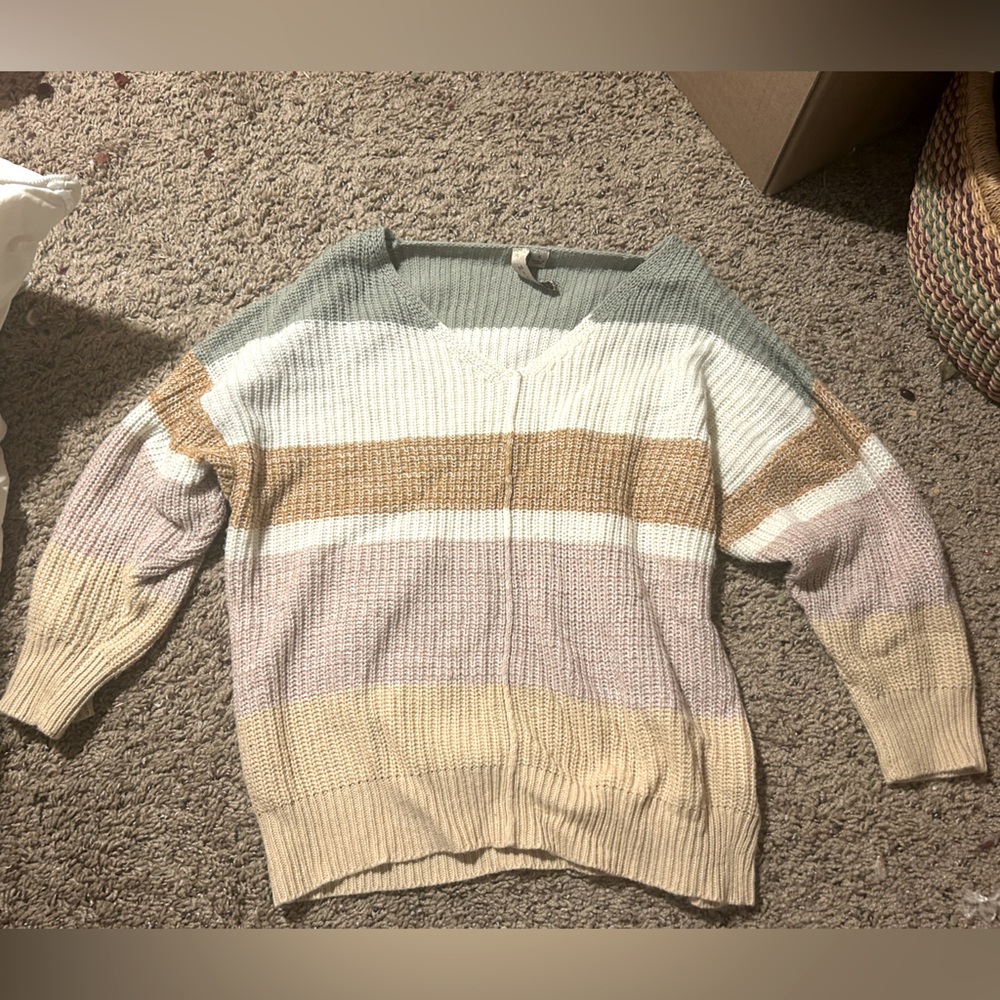 Quarter sleeve sweater